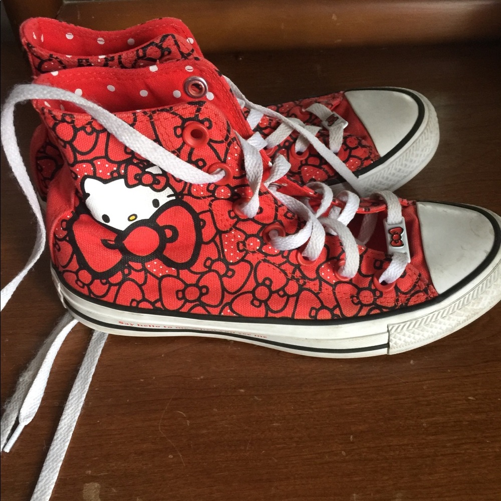 Hello Kitty Converse